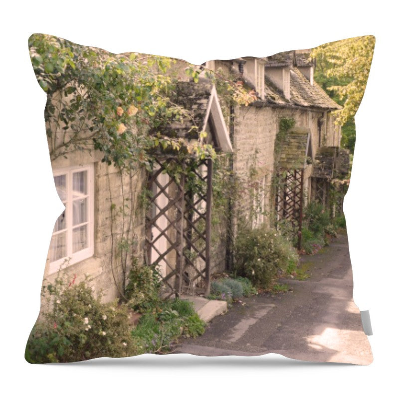 Cottage Roses - Pillow — 16-inch linen-look pillow